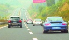 网友爆料高速飙车视频下载,速度与激情的极限挑战